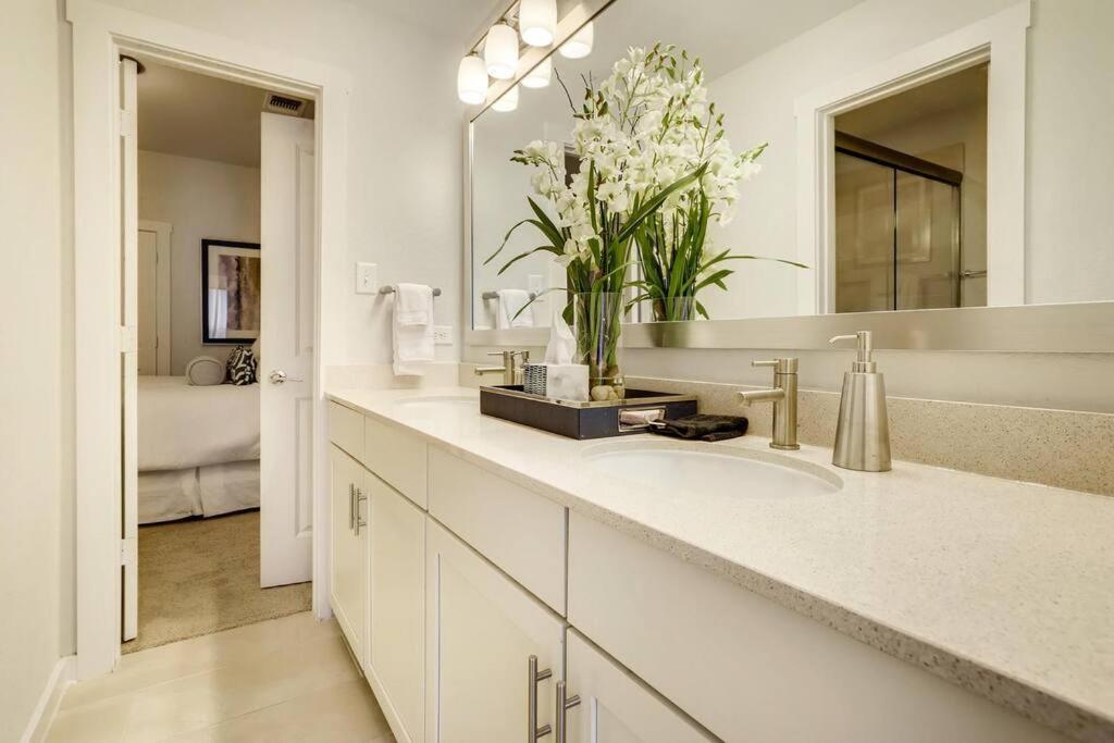 Gorgeous 4 Bed Home On St Mary'S - Minutes To Riverwalk/Pearl San Antonio Exterior photo