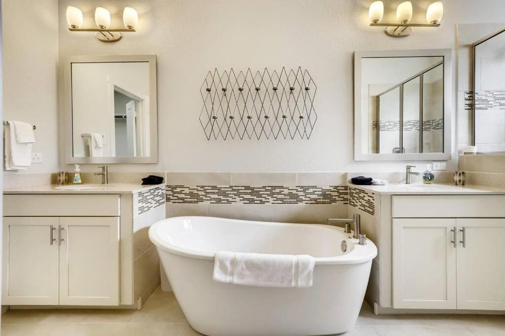 Gorgeous 4 Bed Home On St Mary'S - Minutes To Riverwalk/Pearl San Antonio Exterior photo