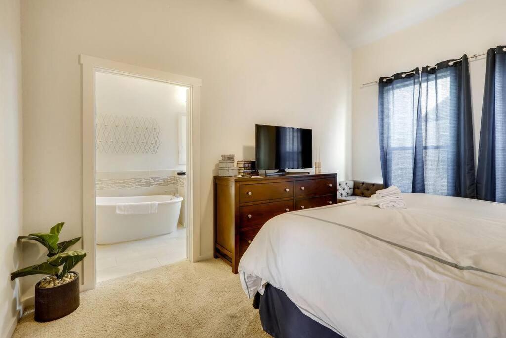 Gorgeous 4 Bed Home On St Mary'S - Minutes To Riverwalk/Pearl San Antonio Exterior photo
